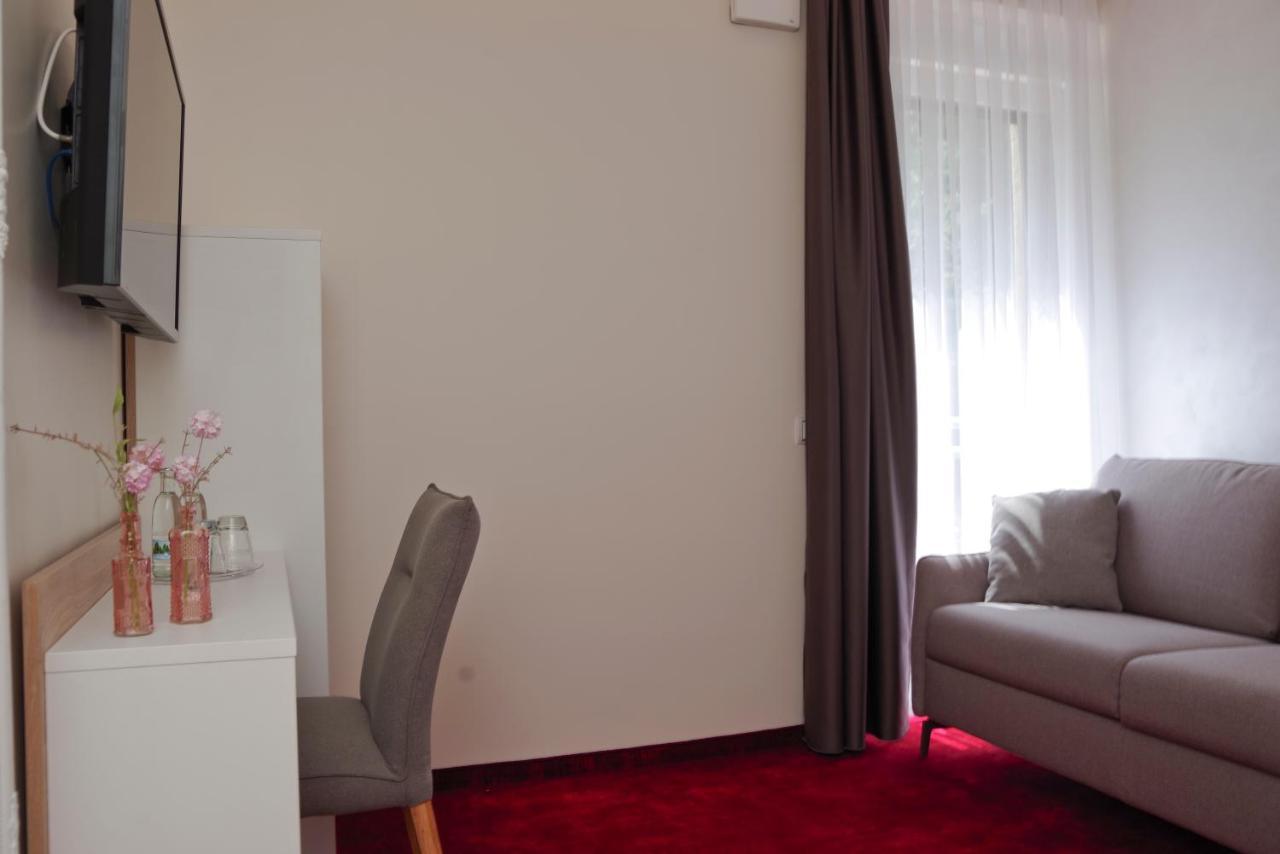Hotel Am Waldkasino Erfurt Bagian luar foto
