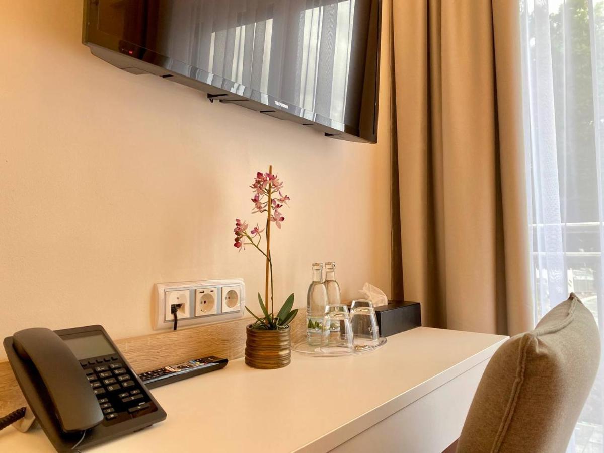Hotel Am Waldkasino Erfurt Bagian luar foto