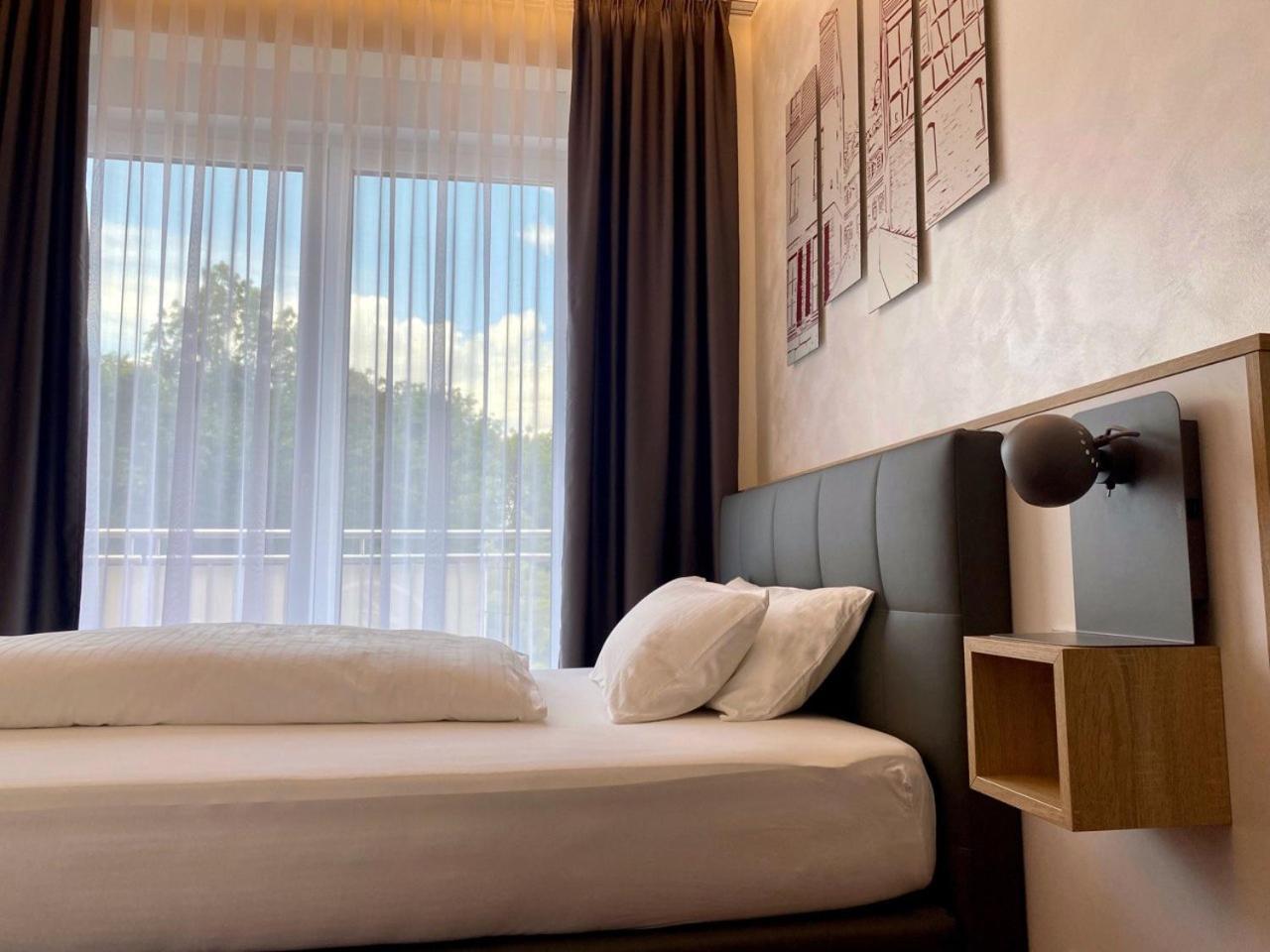 Hotel Am Waldkasino Erfurt Bagian luar foto